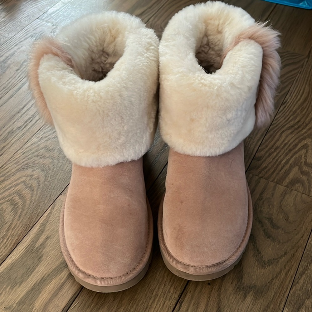 UGG- classic mini wisp beige size 8 women’s